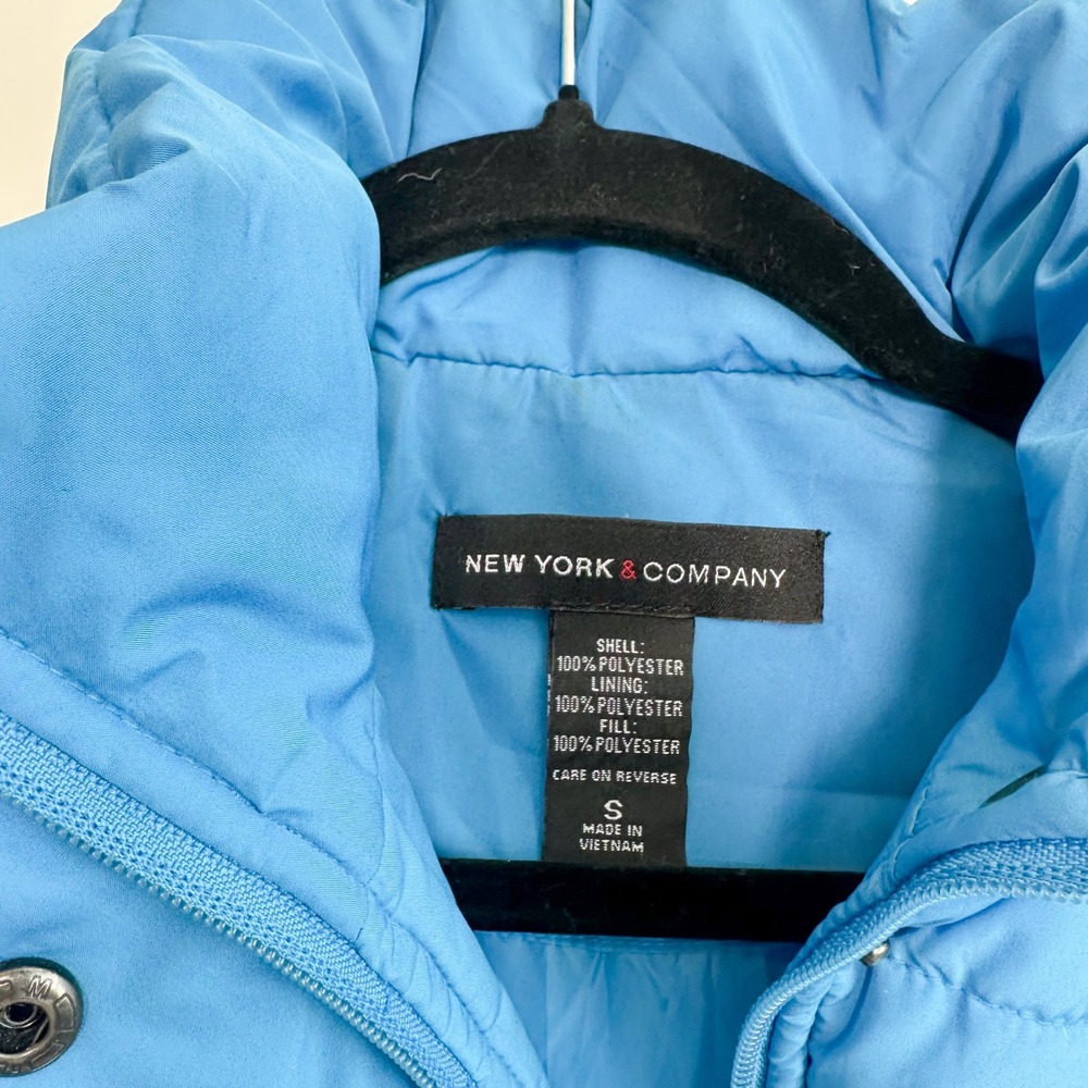 New York & Company | Y2K Puffer Zip & Button Sleeveless Vest in Blue Size Small - Picture 3 of 5